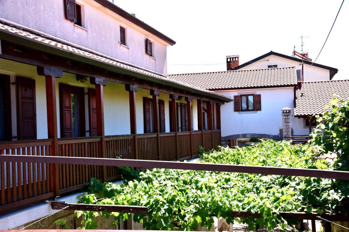 Tourist Farm Skerlj Villa Dutovlje Esterno foto